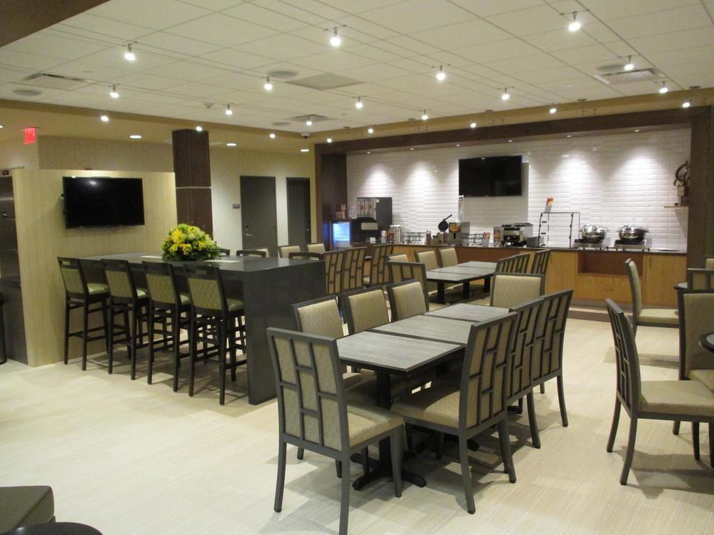 Best Western Plus University Inn Steubenville Exterior photo