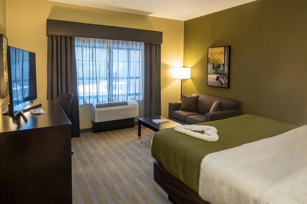 Best Western Plus University Inn Steubenville Exterior photo