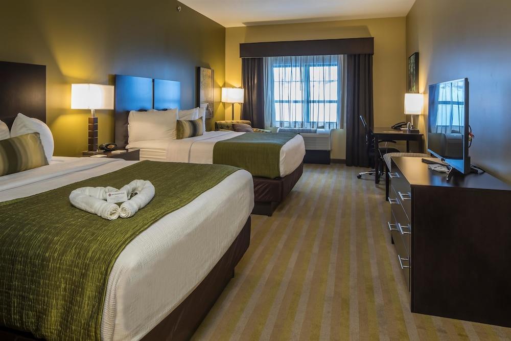 Best Western Plus University Inn Steubenville Exterior photo