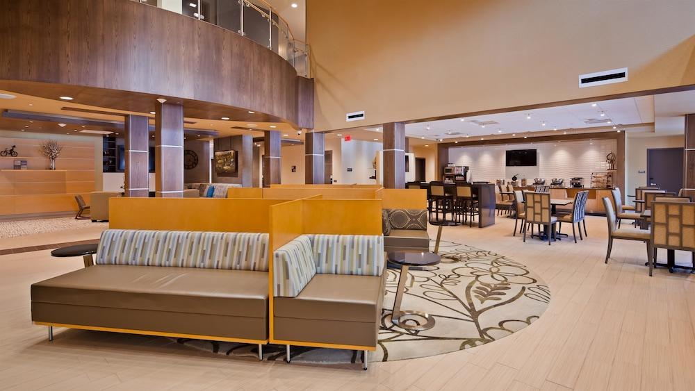 Best Western Plus University Inn Steubenville Exterior photo