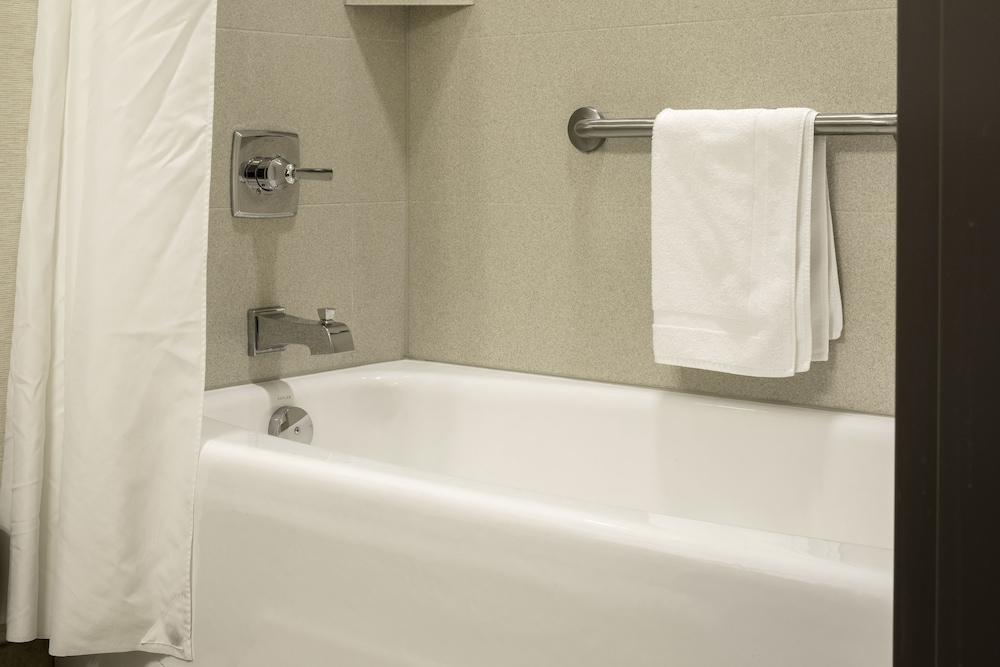Best Western Plus University Inn Steubenville Exterior photo