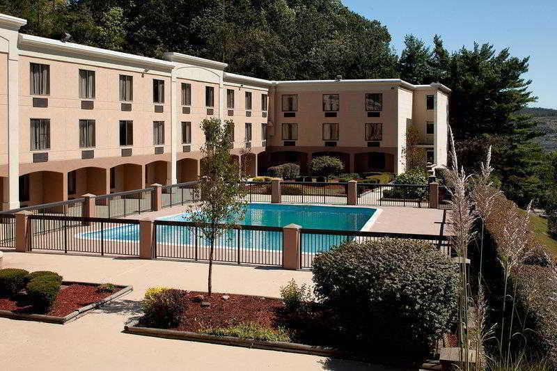 Best Western Plus University Inn Steubenville Facilities photo