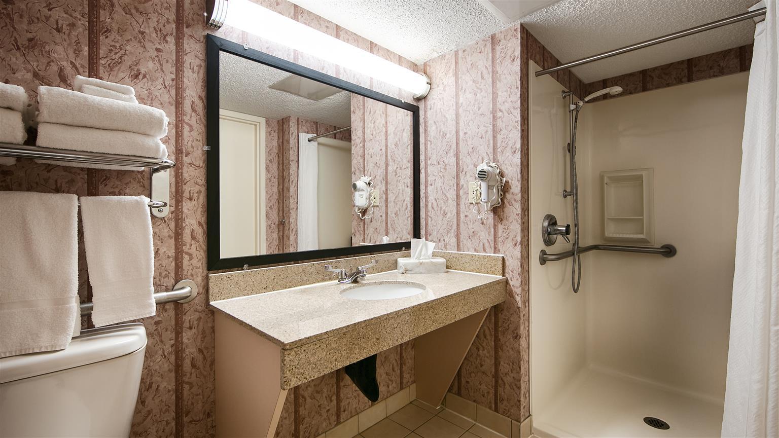 Best Western Plus University Inn Steubenville Exterior photo