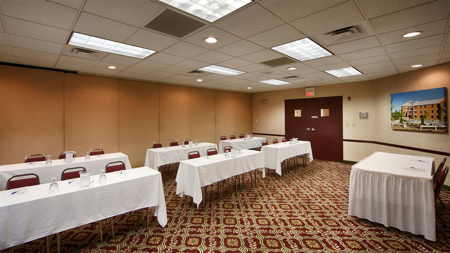 Best Western Plus University Inn Steubenville Exterior photo