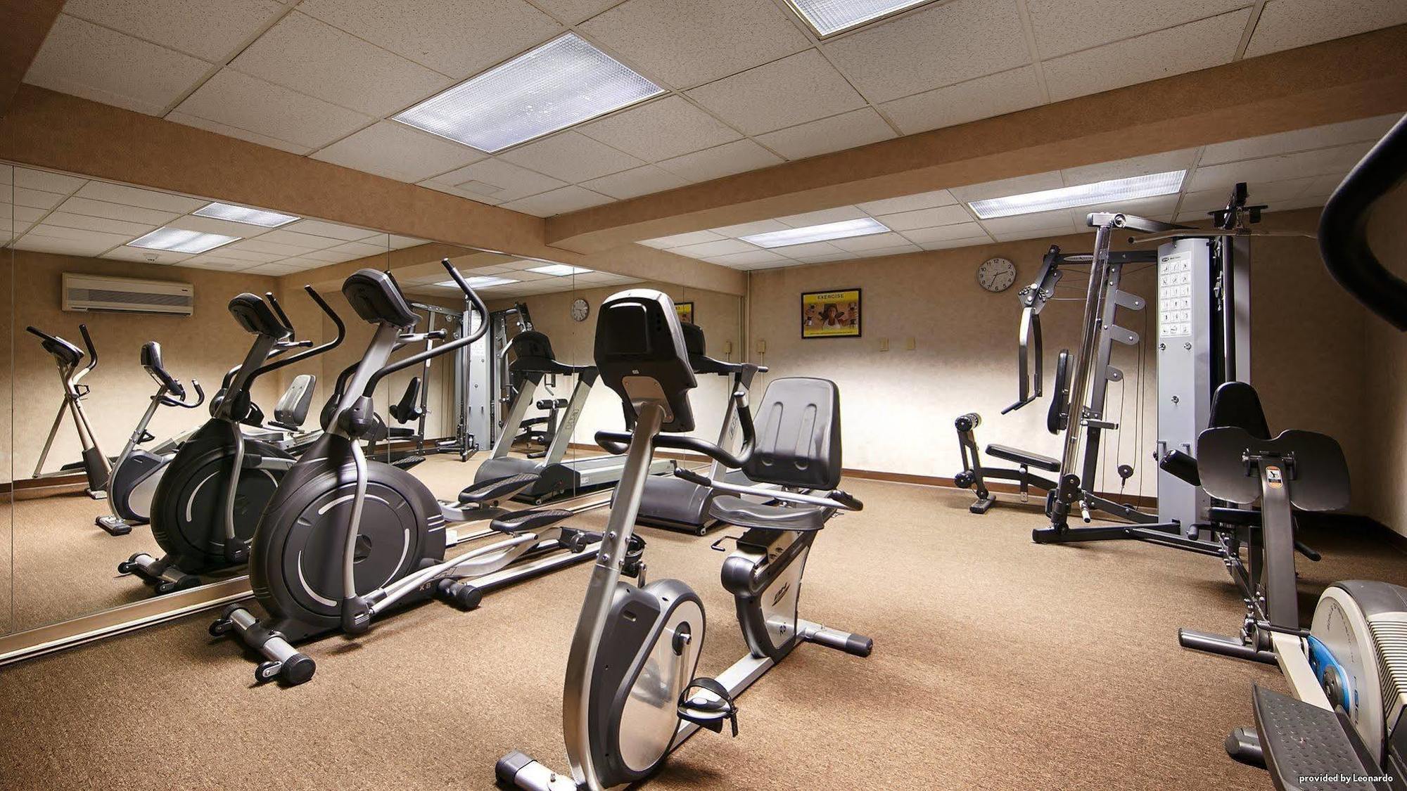 Best Western Plus University Inn Steubenville Exterior photo