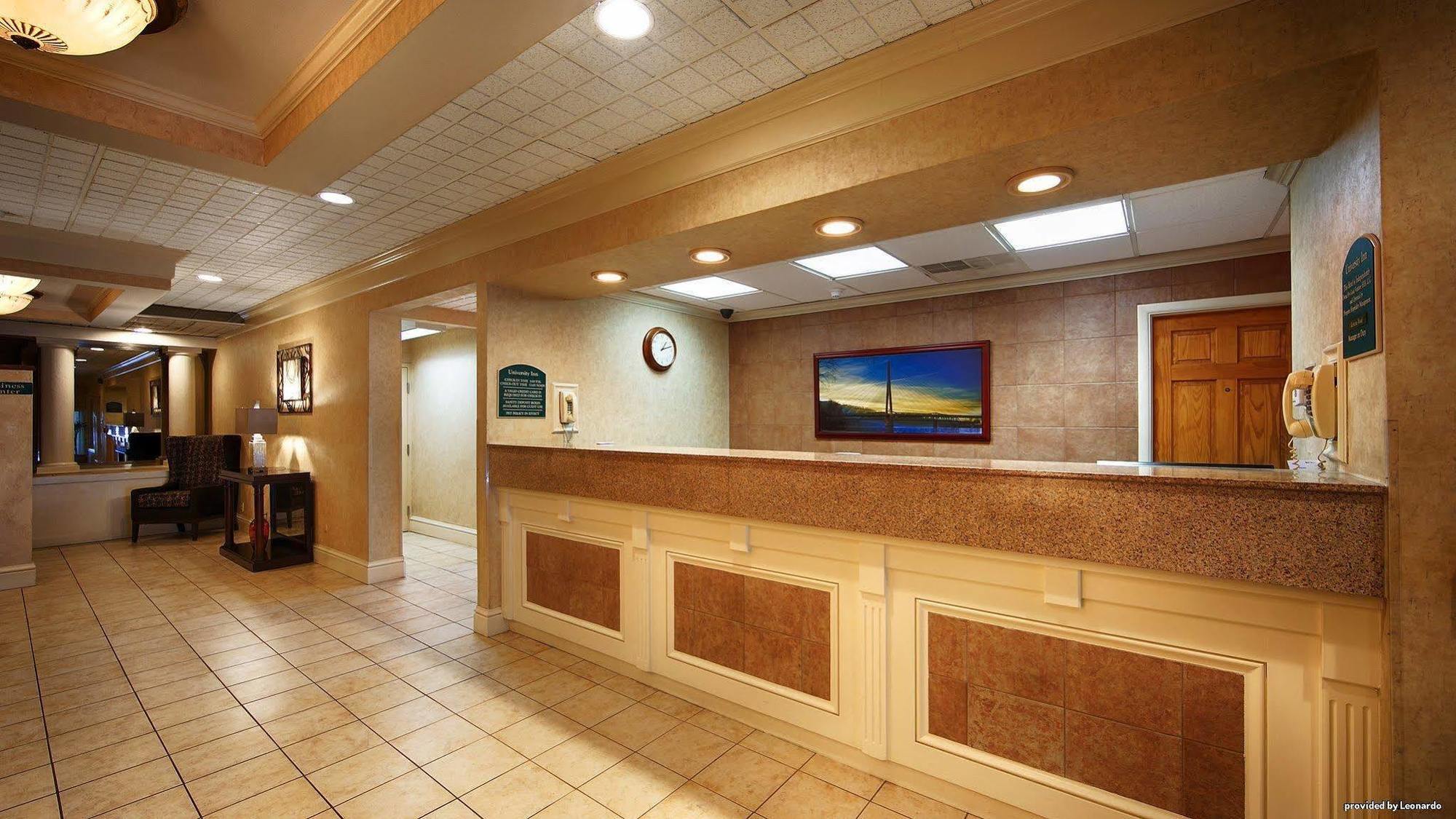 Best Western Plus University Inn Steubenville Exterior photo