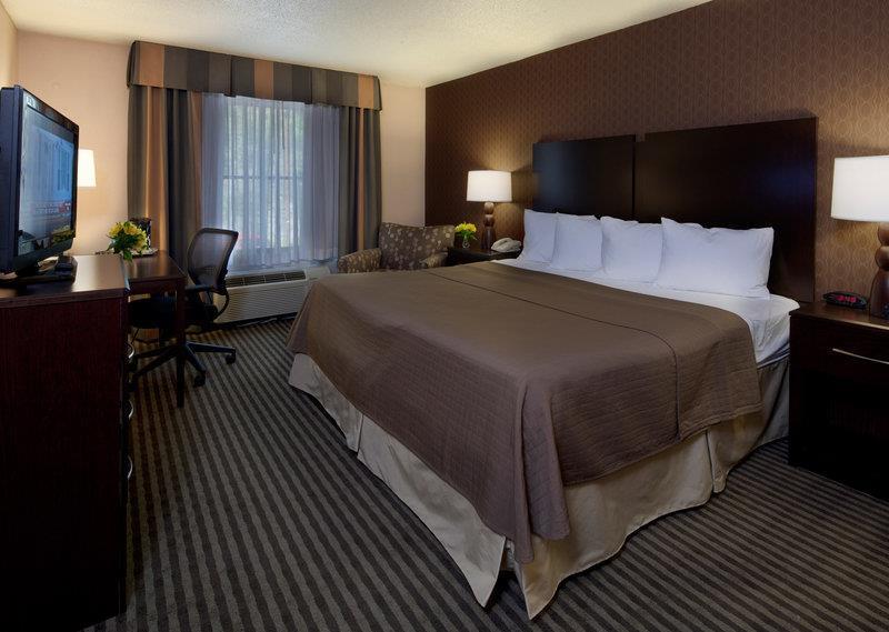 Best Western Plus University Inn Steubenville Room photo
