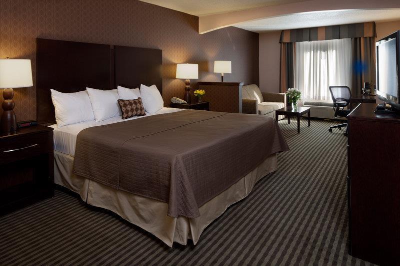 Best Western Plus University Inn Steubenville Room photo